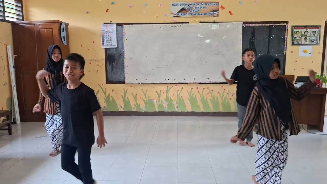Tarian Wonderland Indonesia Kelas 5 (kelompok 2)