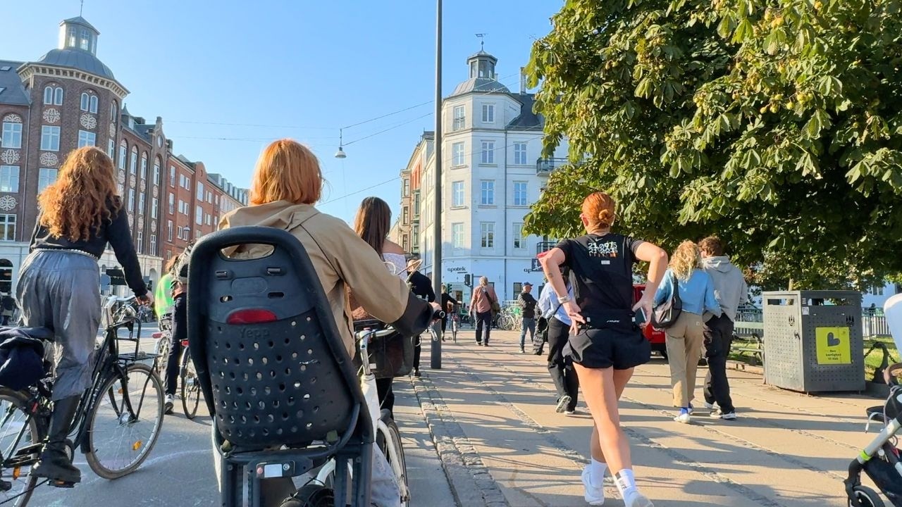 Awesome Cargo Bike Ride Through Copenhagen's Crazy Traffic