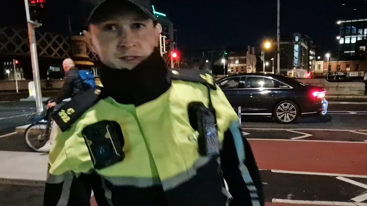 BOSSY GARDA GETS SCHOOLED #dublin #gardai #pinac  🟩🟩⬜️⬜️🟨🟨