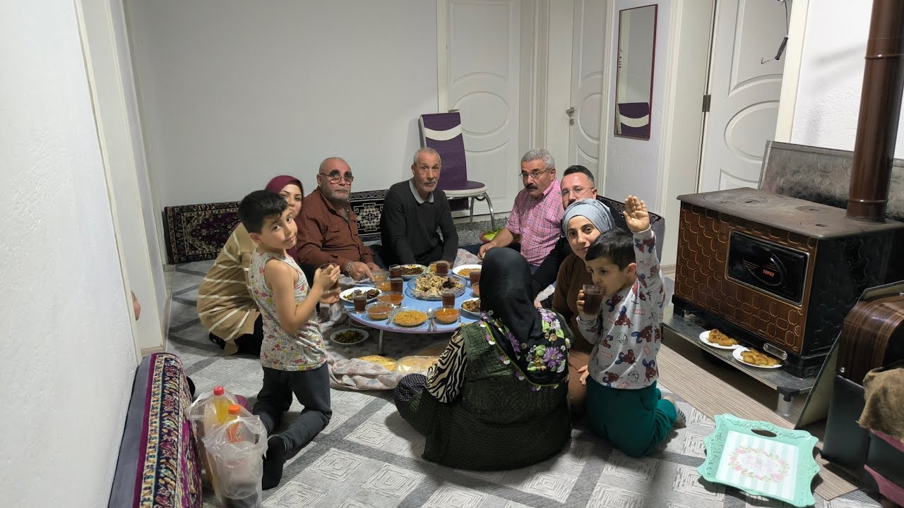 İKİ GÜNDÜR KÖYDEĞİZ BUGÜNDE ANNEMİN ELLERİNDEN ANA BABA OCAĞI BAŞKA RABBİM BAŞIMIZDAN EKSİK ETMESİN🤲