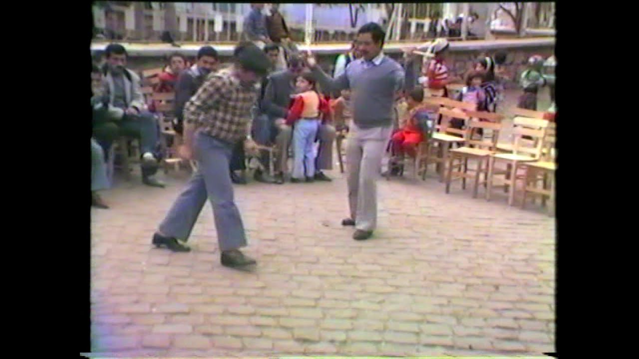 MUSTAFA ÇOBANOĞLU Sazı  eşliğinde ,SELVİLER köyü delikanlıları AKİF PEKER DAYI MEHMET YILMAZ 1985