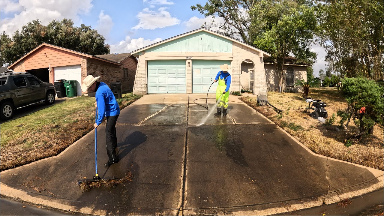 This Driveway Had Never Been Washed – The Transformation Was Unbelievable