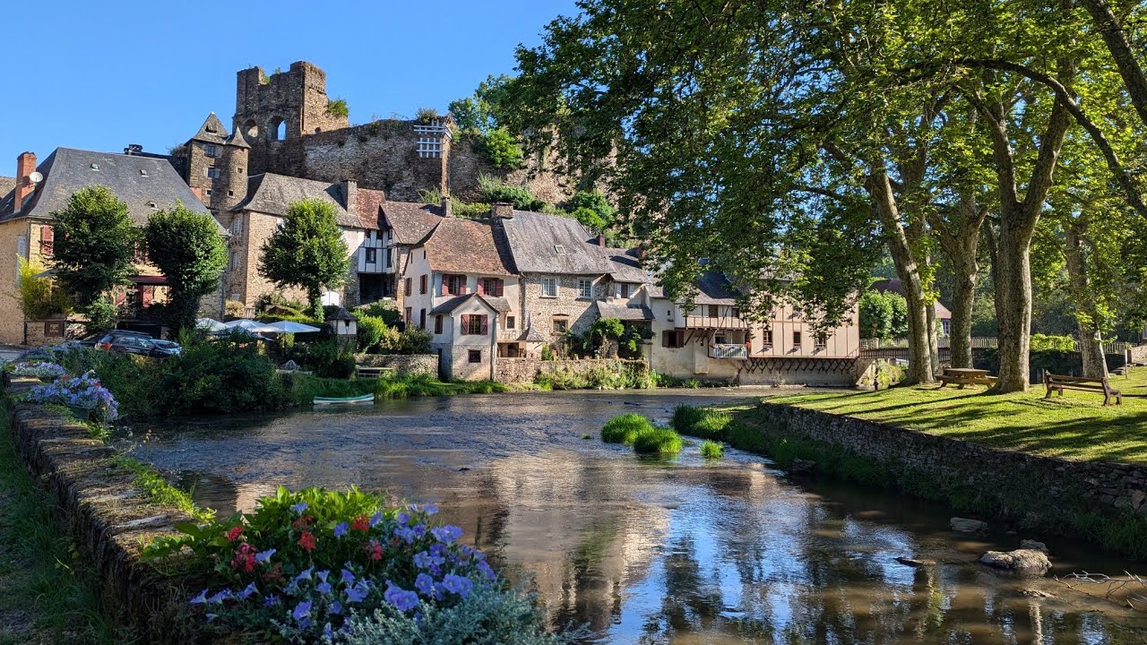 SEGUR-LE-CHÂTEAU (Corrèze), un des Plus Beaux Villages de France