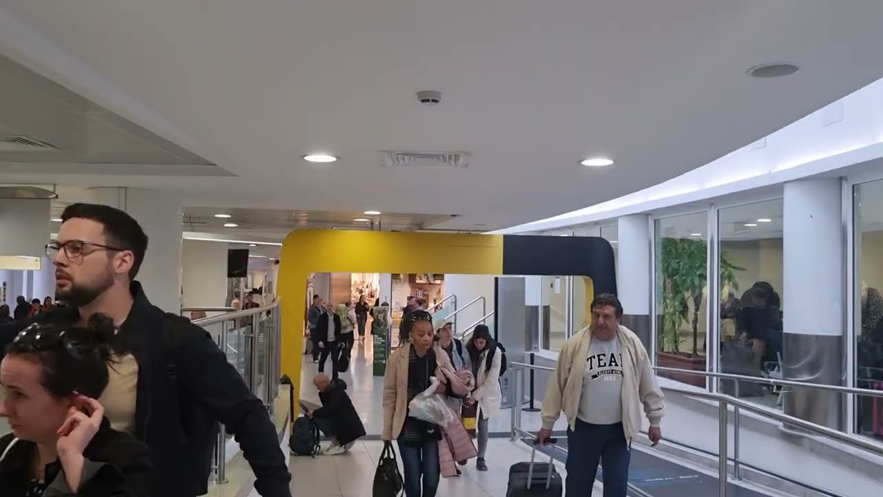 NAPLES AIRPORT - How to Get To Security Gates.....