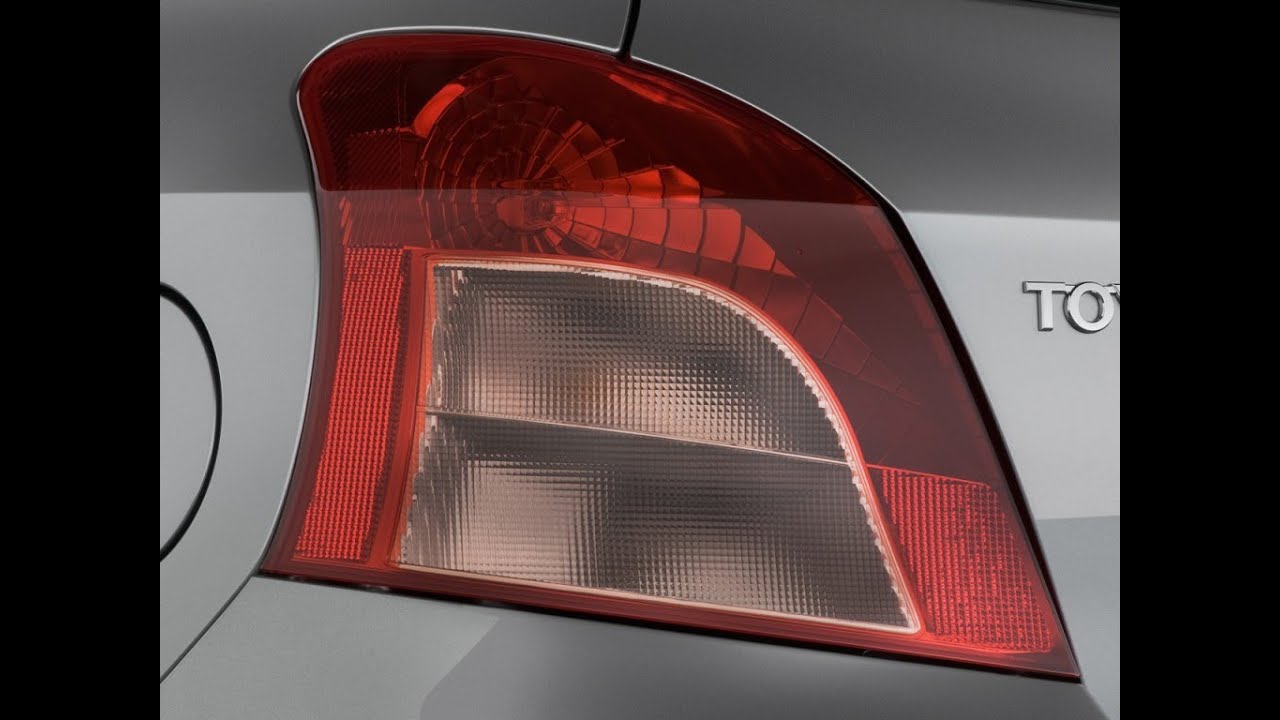 Toyota Yaris Parking Light Bulb Replacement / Замена лампочек габаритных огней на Тойота Ярис