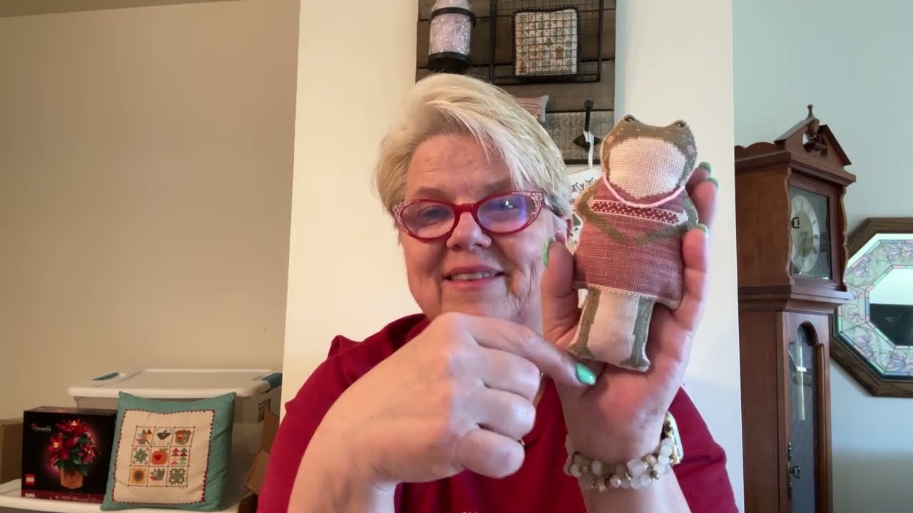 Floss Tube #61 Peyote stitching and Spring Mingle shenanigans ￼