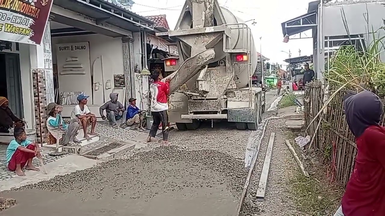 Pengecoran Jl. Kyai Anwar RW 001 Dukuh Kertasari-Luwungragi (sumber dana BanGub) 