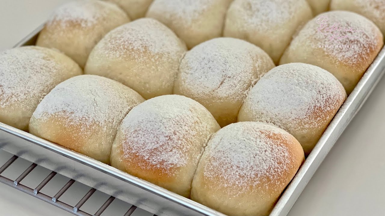 Soft And Fluffy Milk Buns 松软牛奶面包 | Kathrine Kwa