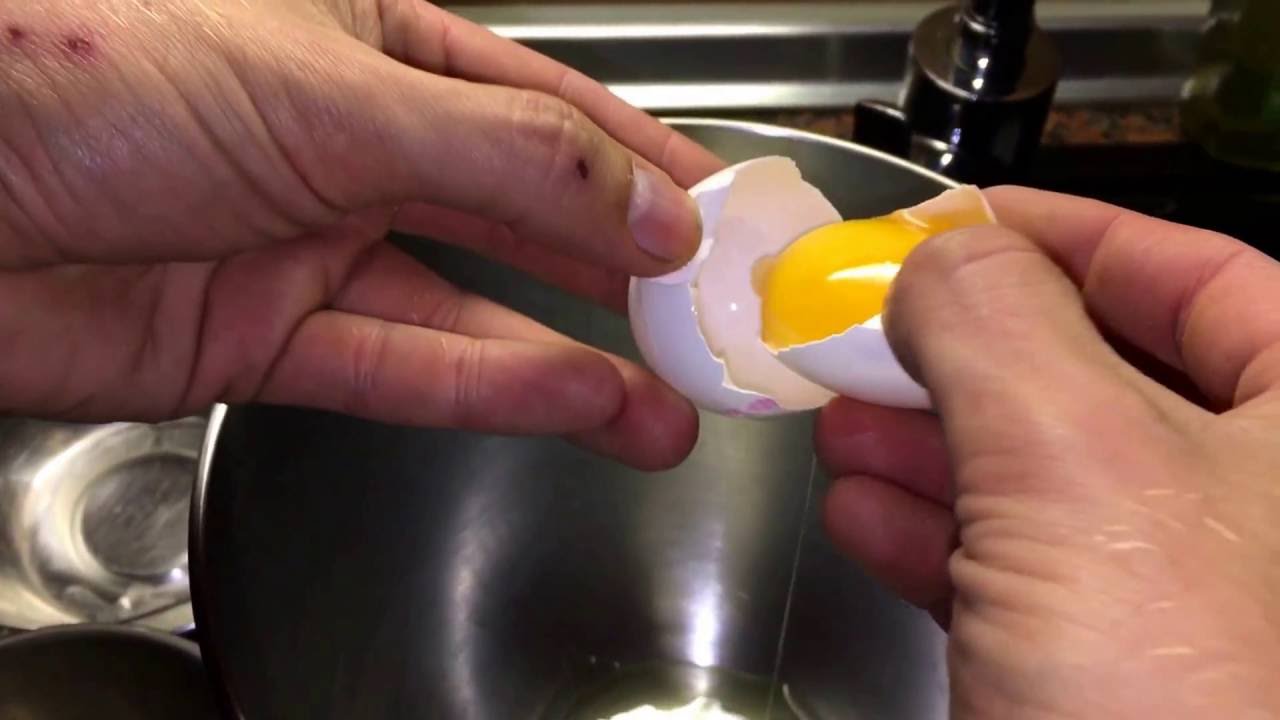 Eier Trennen wie ein Profi Eiwei&szlig; und Eigelb trennen Anleitung