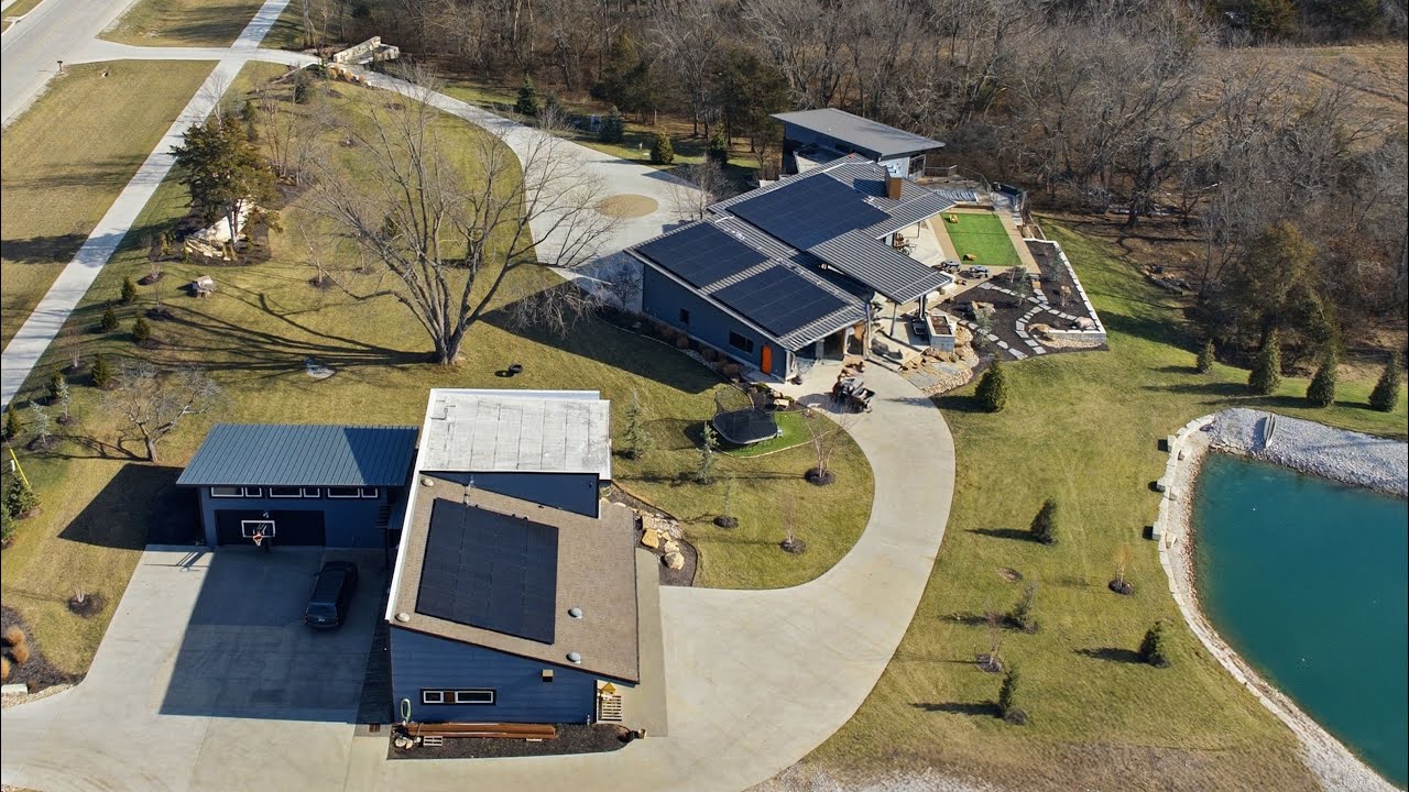 Modern home and detached garage with 60kw!