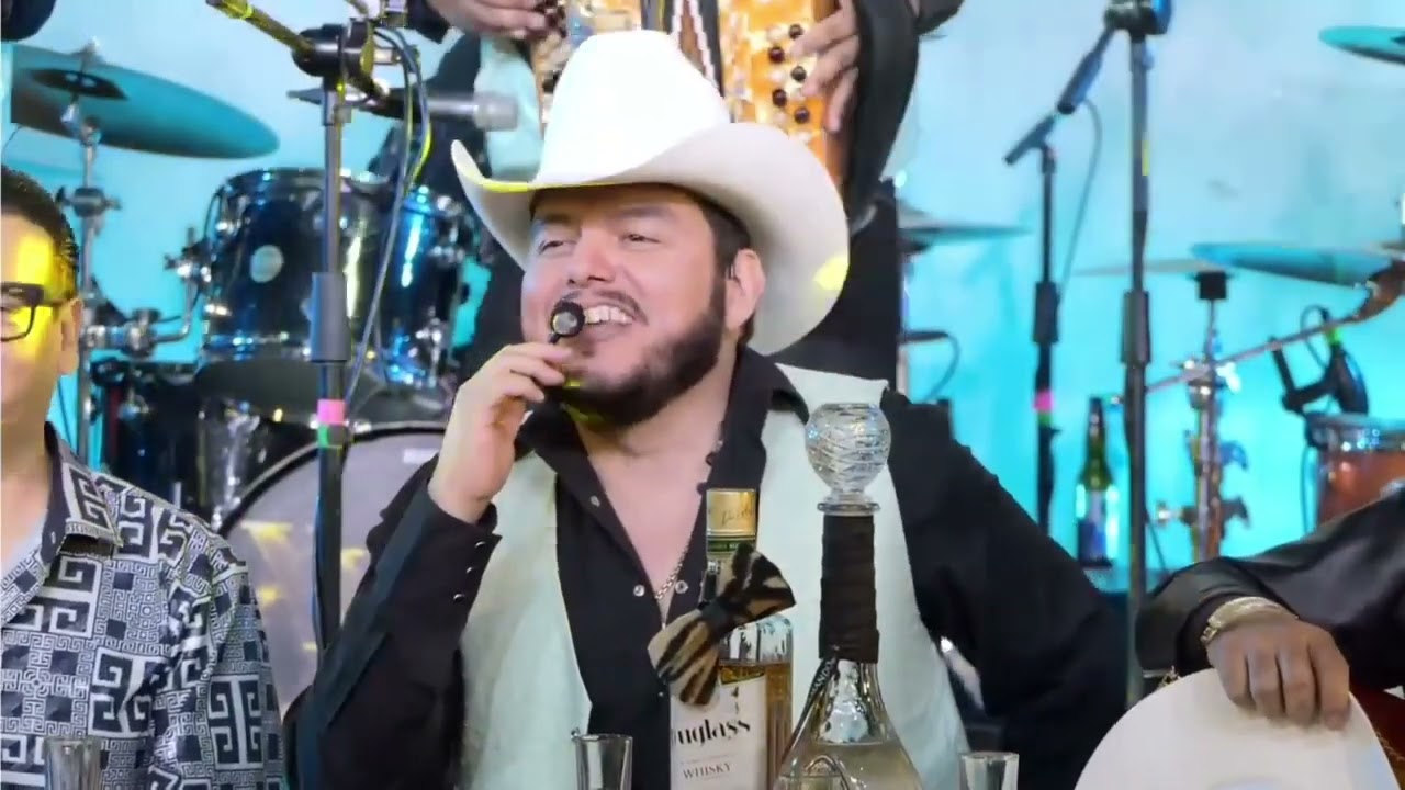Lalo Mora Jr, Carlos y José Jr y Cadete 3ero en Zagar desde el bar. (puras canciones) 