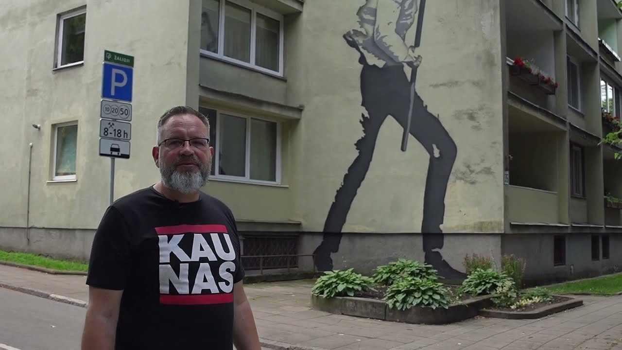 Kauno detalės. Senosios kapinės Ramybės parke ir  romantiškos dvasios gaubiamas Pelėdų kalnas