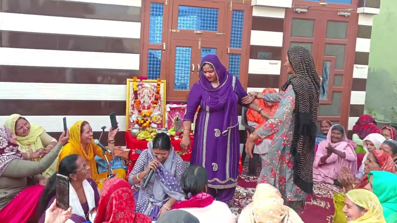 ईस्माइला में इस ताई ने नाचण में मैं बी हरा दी 🥳 🙏❣️#love #dance @meenamalik4651@roshnitailor1639