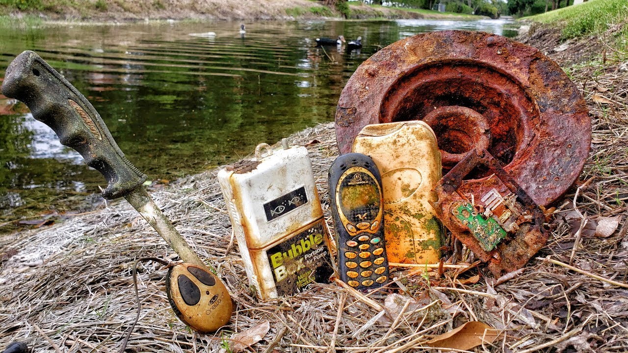 Found Phone, Knife, Computer Parts, Car Parts And More while Magnet Fishing For Treasure!!