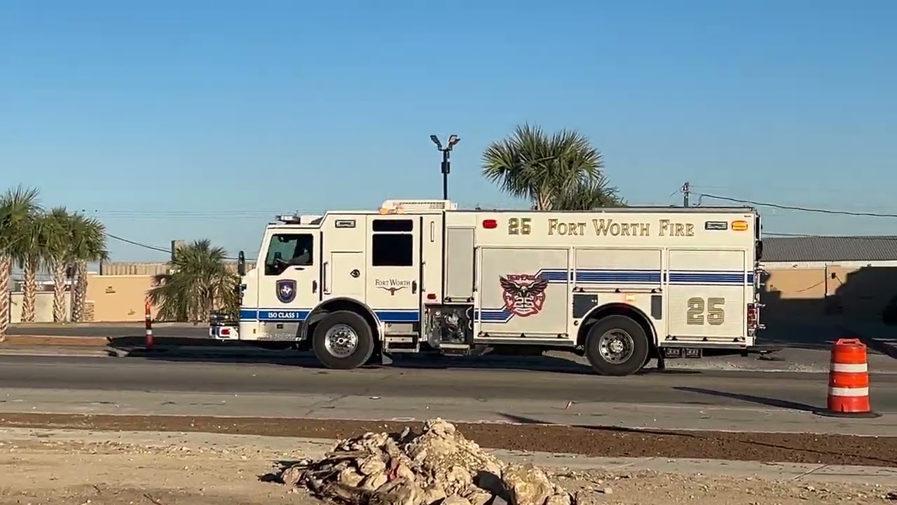 Fort Worth Fire Department Engine 25 responding to a medical call