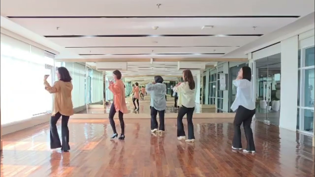 Waves of YouLine Dance demo by Lora & Young Lady