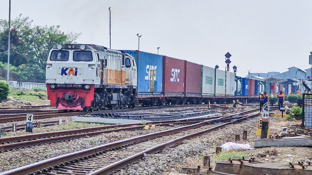 STASIUN PERCABANGAN TERSIBUK DI UJUNG TIMUR DAOP 1 JAKARTA!! Berburu Kereta Api Di Stasiun Cikampek