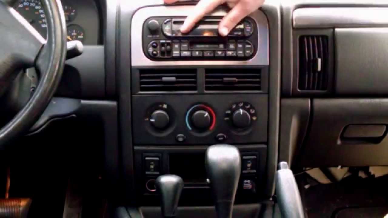 Как снять рамку модуля кондиционера обогревателя панели приборов Jeep Grand Cherokee WJ 2003–2004...