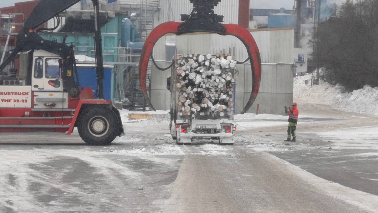 Timber unloading in sweden Obbola