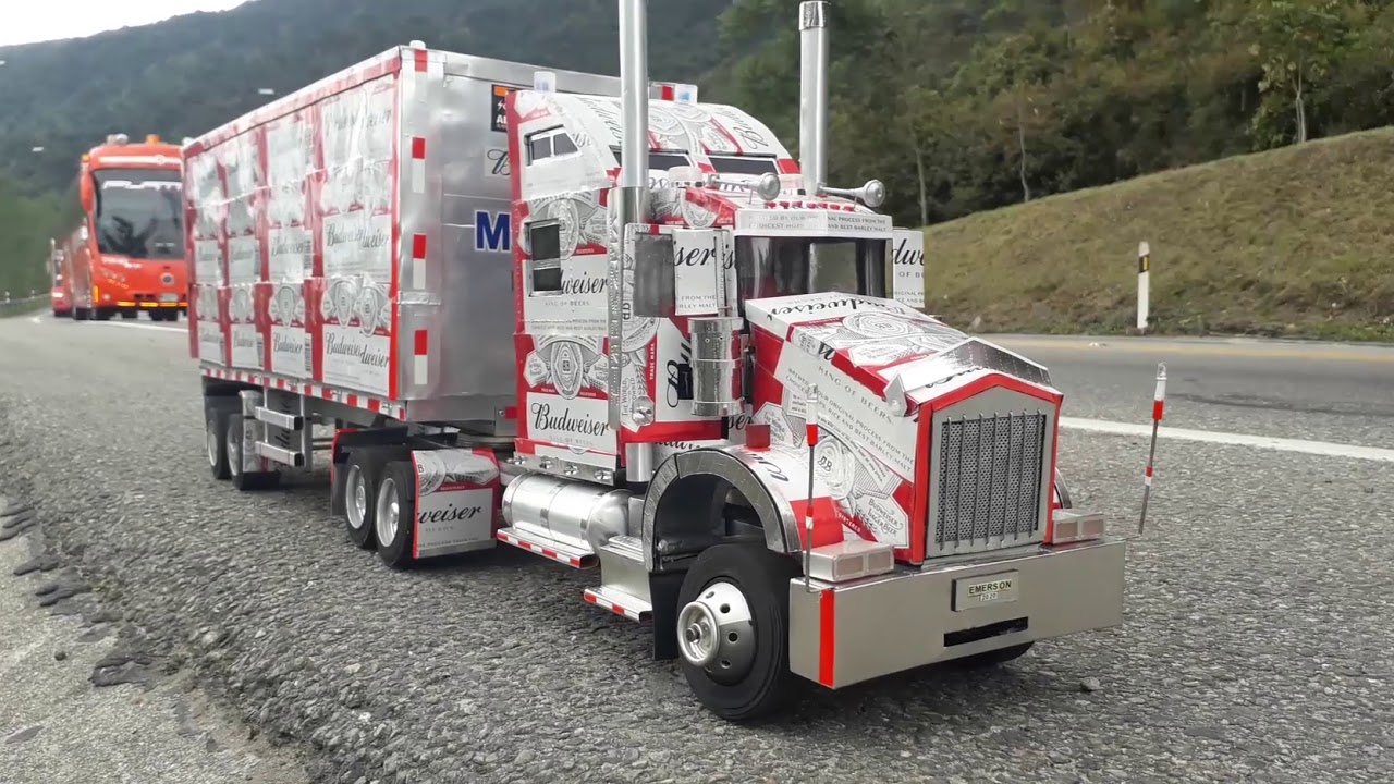 Tractomula hecha con latas de aluminio KENWORTH T800 #ReciclandoYhaciendoarte