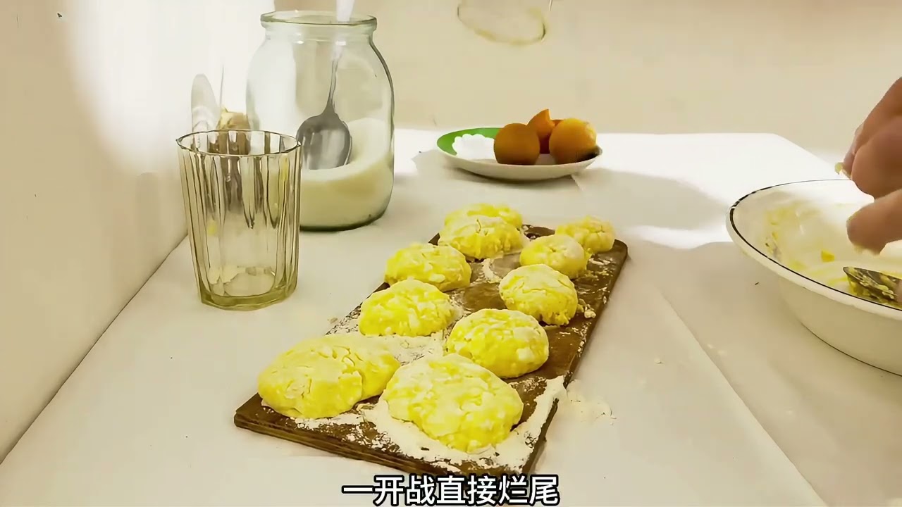 俄罗斯年前小偷猖獗，乡下平房频遭撬门，喀秋莎独自生活十分害怕 