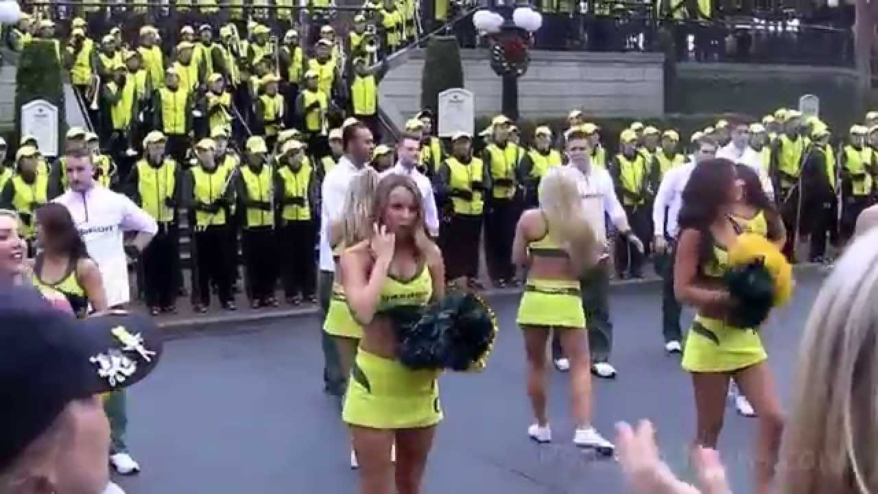 FULL HD University of Oregon Ducks Marching Band Cheerleaders Disneyland Rose Bowl December 30 2014
