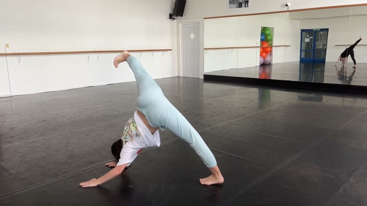 Contemporary dance | Floor work | KRISTÍNA ŠÉROVÁ