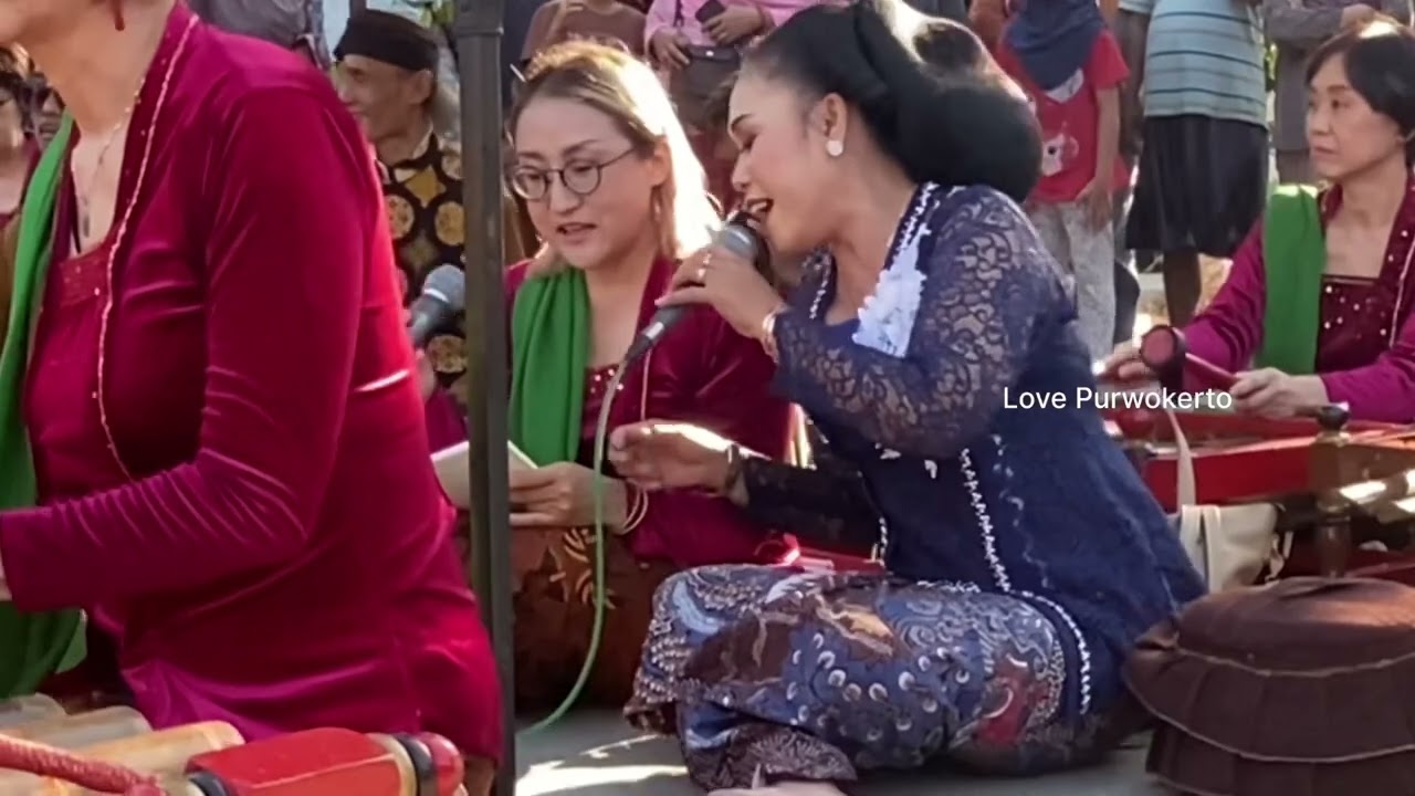 Rombongan dari Jepang Belajar Gending, Calung dan Lengger Banyumasan Part 1 