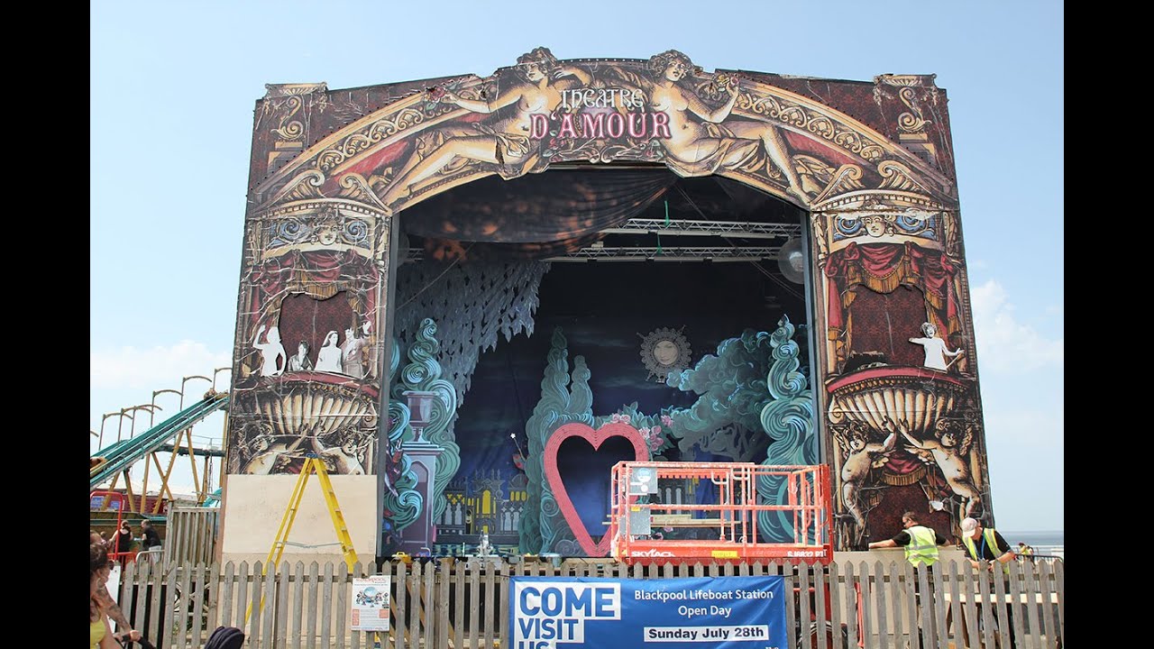 Theatre D’ Amour performance Blackpool Illuminations 2017