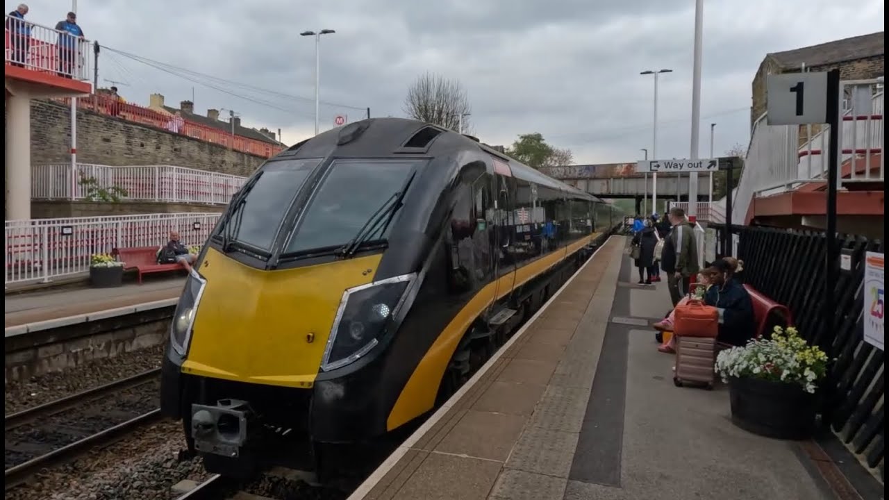 Trains at Brighouse station on 26/4/25 including tone from Grand Central + Freight!