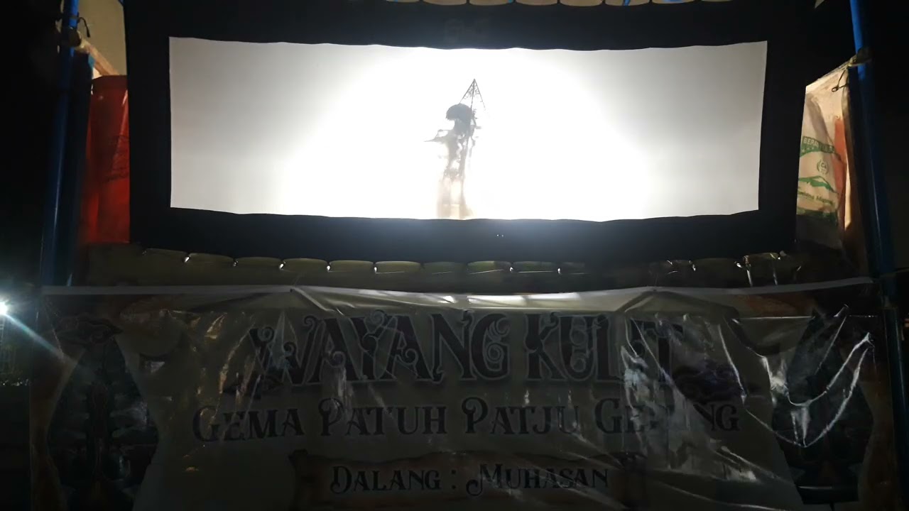 Pentas wayang Sasak di Car Free Nite Alun-alun Lombok Barat bersama Sanggar Patuh Pacu bagian 1