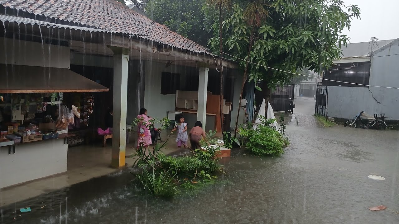 HUJAN DERAS