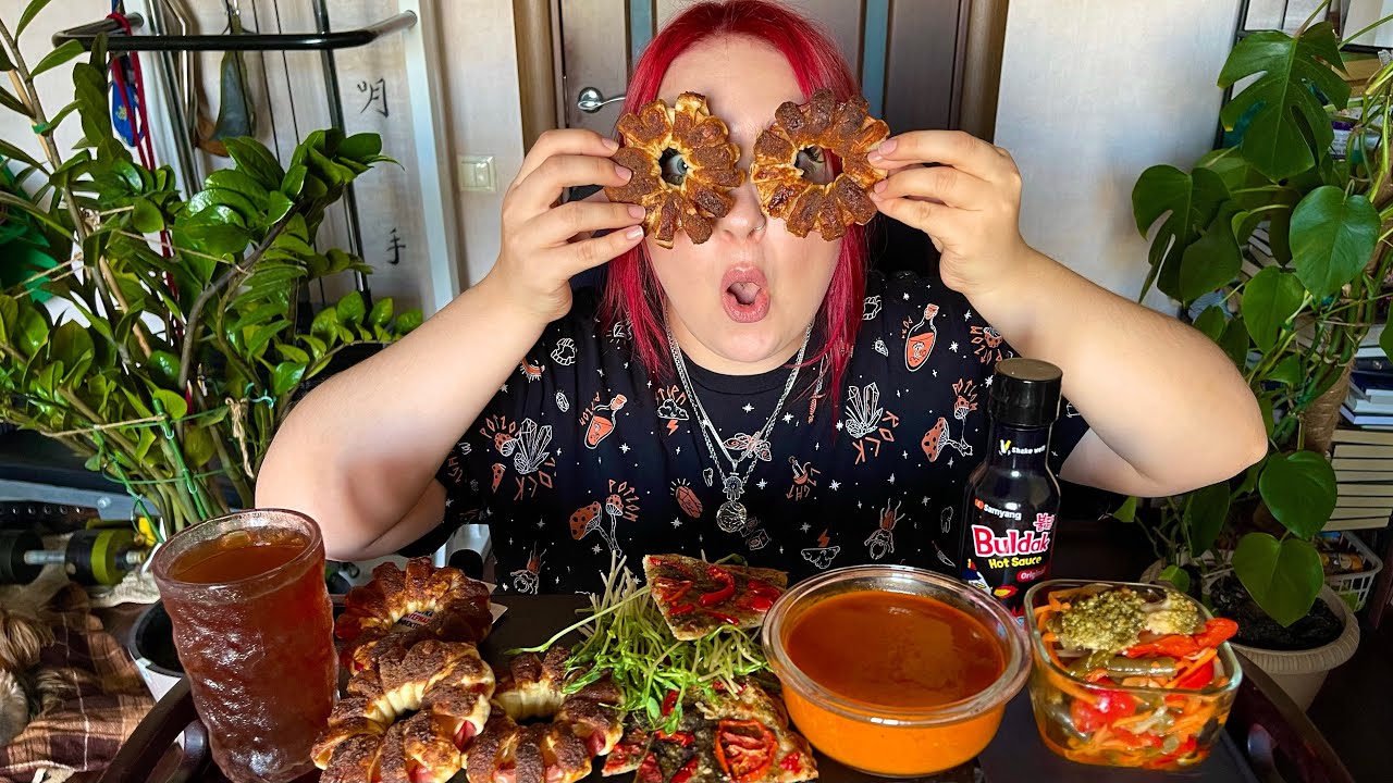 МУКБАНГ | Суп из печеных овощей, салат, яблочные цветы | Mukbang | Roasted tomato soup, apple 🍩