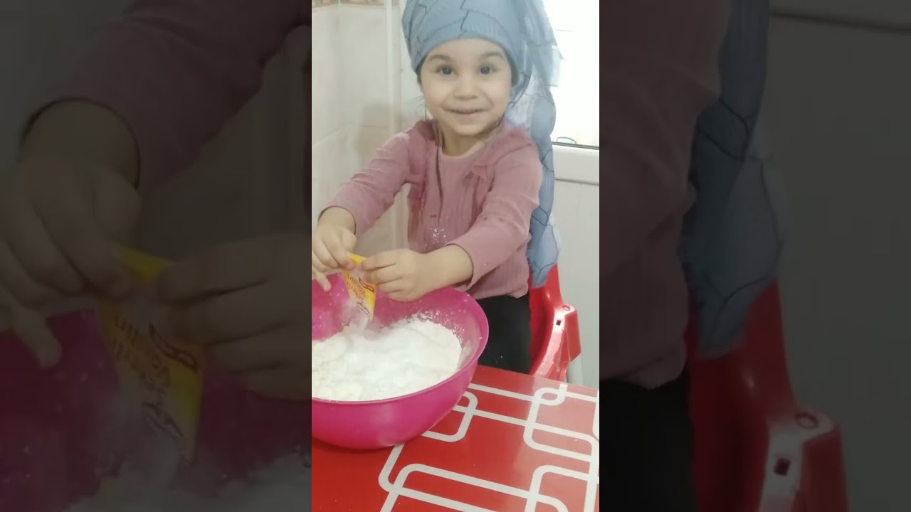 Asel kakaolu kek yapıyor ♥ 