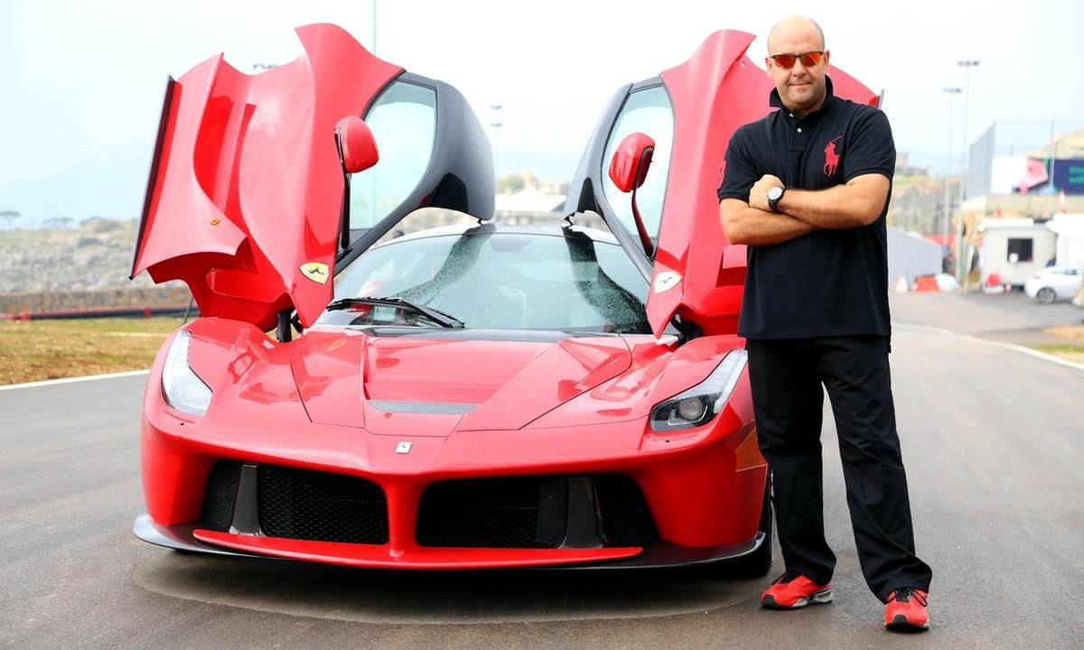 LaFerrari extreme drive on wet MotorShow exclusive تجربة قيادية حصرية لموتورشو لسيارة لا فيراري