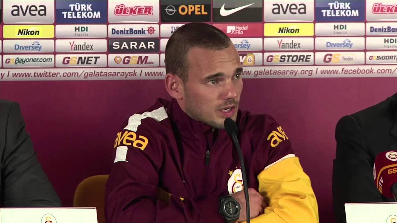 Wesley Sneijder signs for Galatasaray
