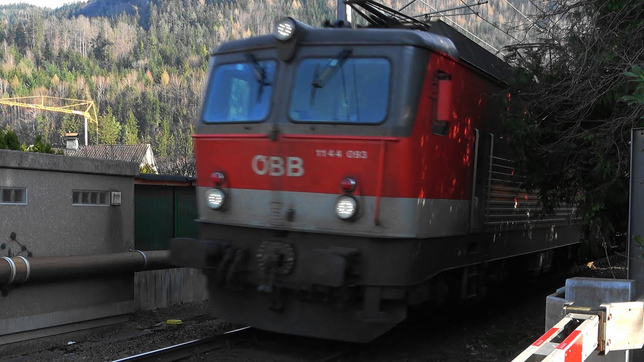 Feldkich:❓ Güterzug mit ÖBB 1144 aus dem Nichts❓  Achtung hüpfendes Gleis❗❗❗