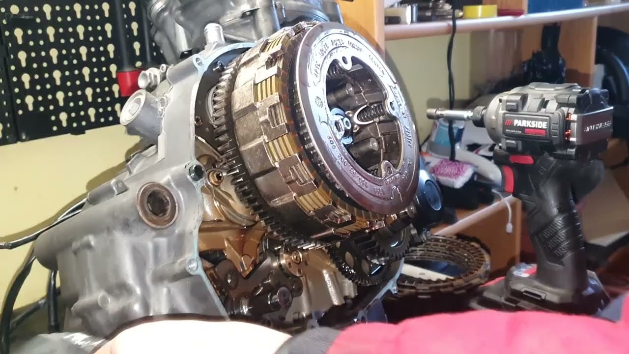Sostituzione molle e dischi frizione ktm 690
