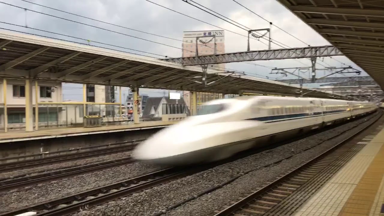 Shinkansen N700 passing Maibara Station 新幹線N700を越えるマイバラ駅
