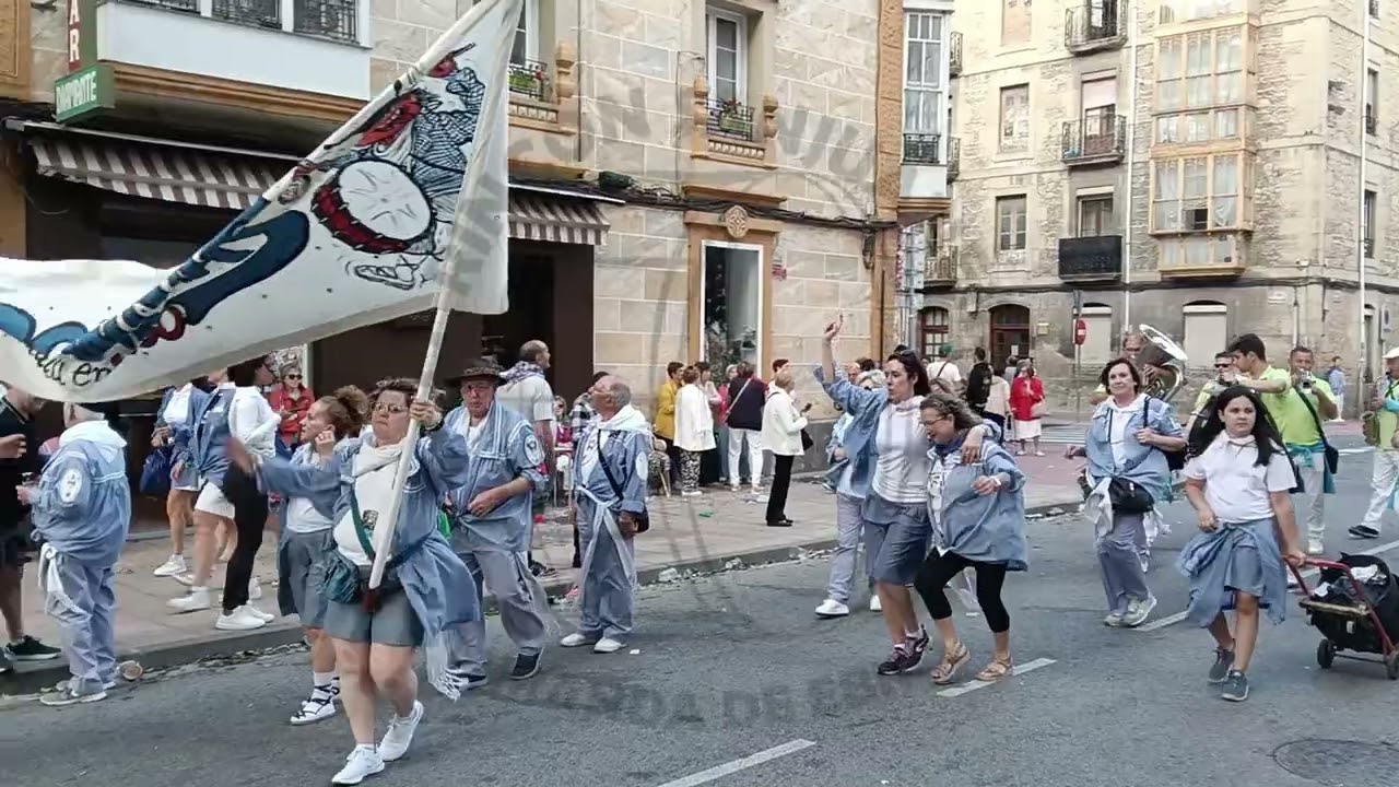 Cuadrilla Los Rondas en el desfile del blusa #SJM25