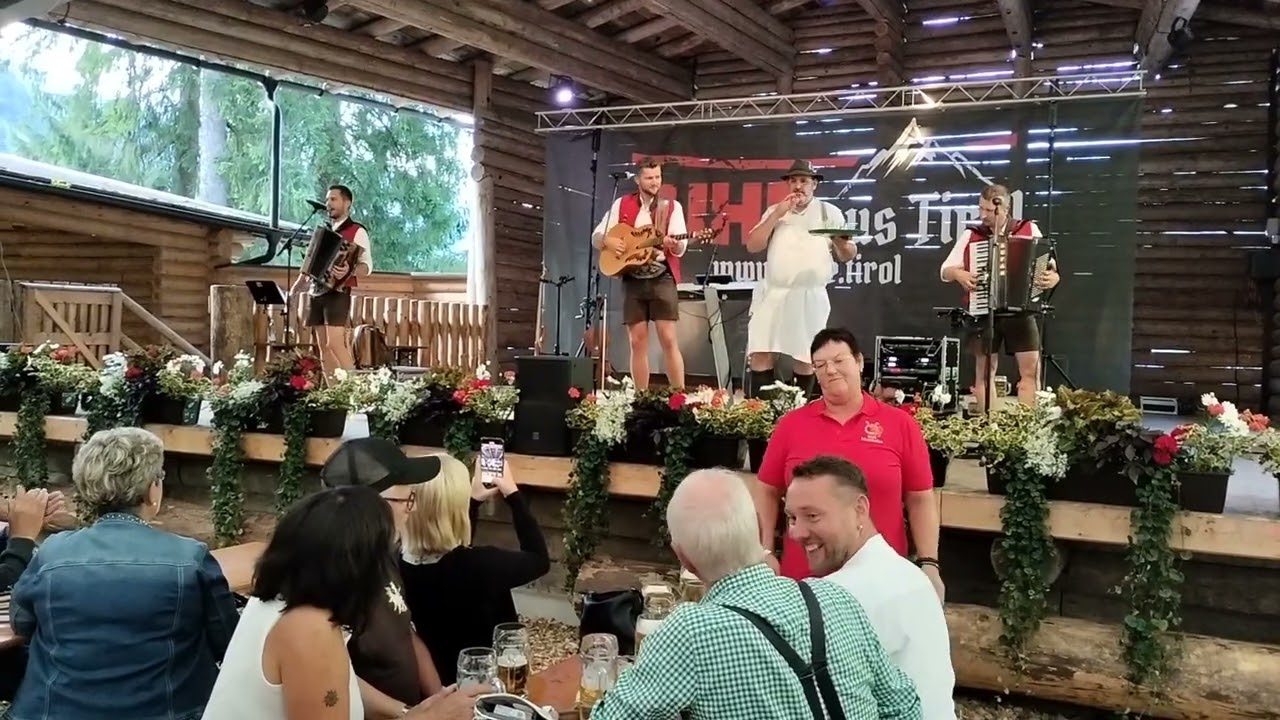 @ Sommerfesten Waldfestplatz Mayrhofen 30-07-2023. Mit Juhe aus Tirol (2)