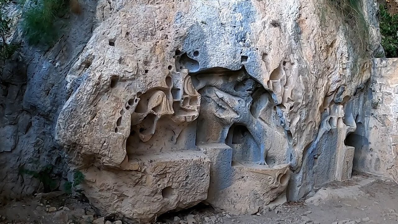 Остров Брач Zmajeva &scaron;pilja Пещера закрытого типа