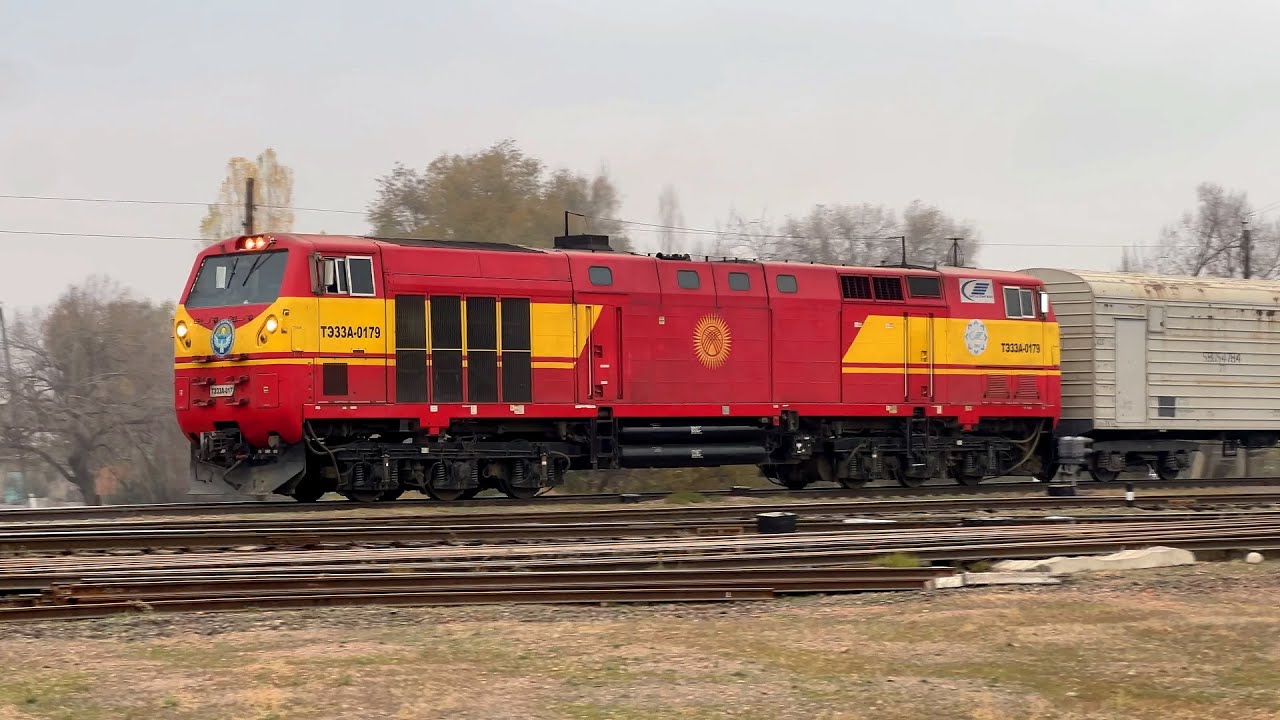 Diesel locomotive TE33A-0179 with a freight train departs from Belovodskaya station.