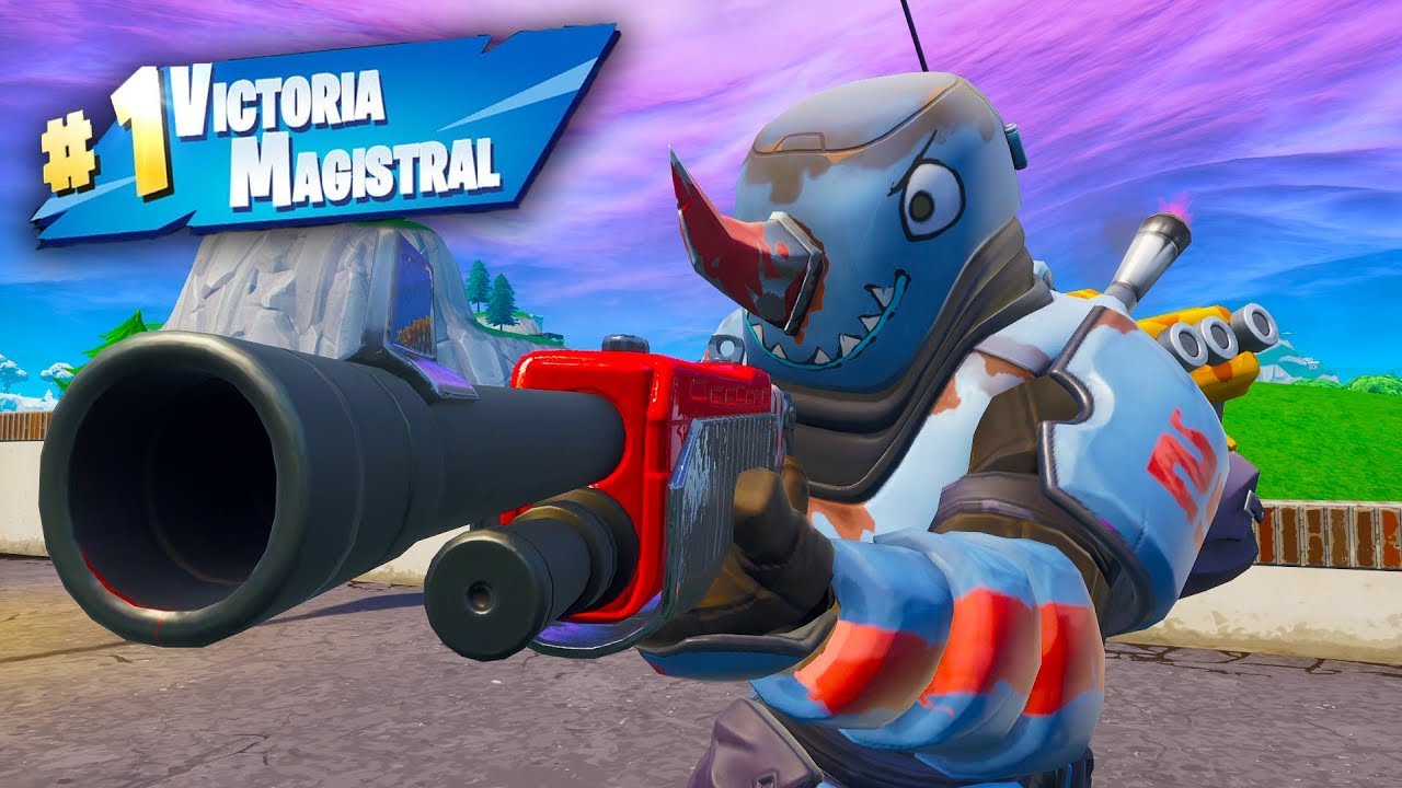 VICTORIA CON LA BESTIA PARDA DE FORTNITE