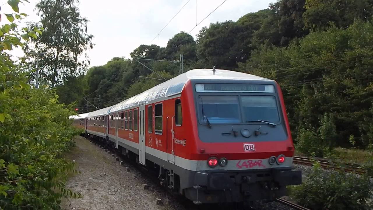 Züge im Bahnhof Flensburg