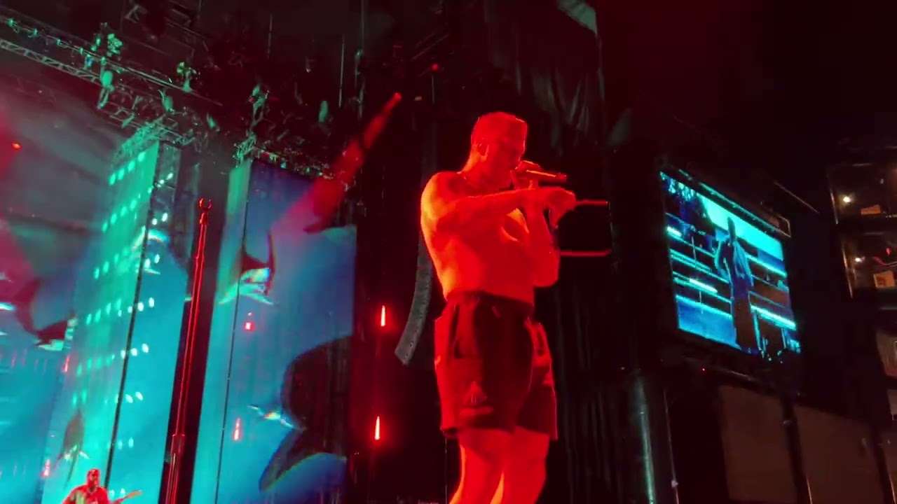 Imagine Dragons: Sharks (live in Chicago 2024)