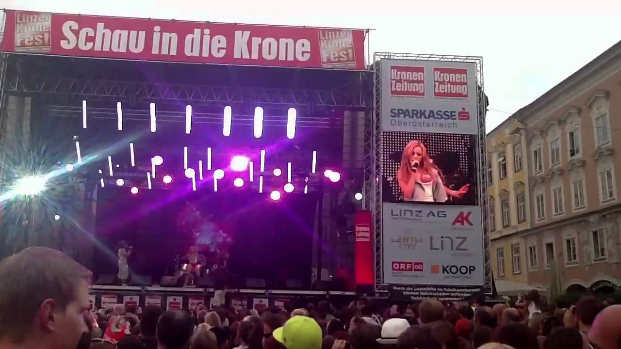 Alexandra Stan - Lollipop Live // Kronefest 2011
