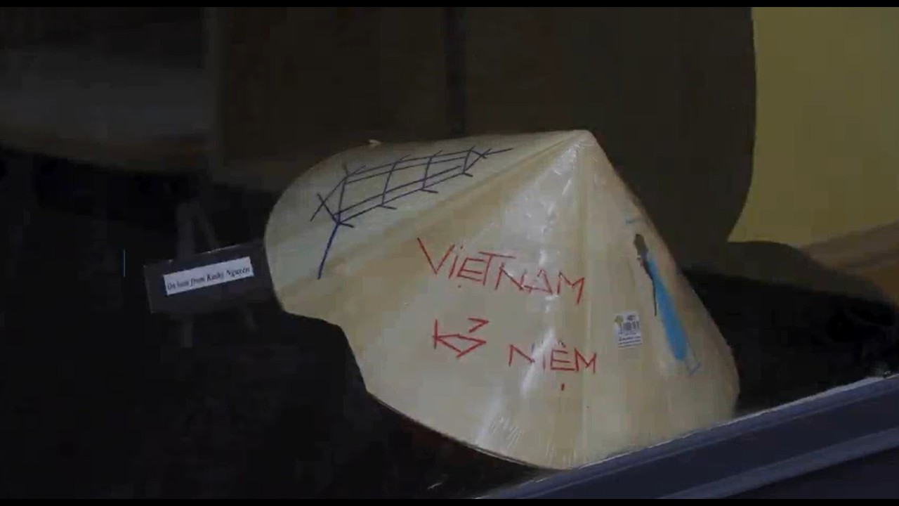 Văn Hoá: A Cultural Look at Vietnam; Past & Present