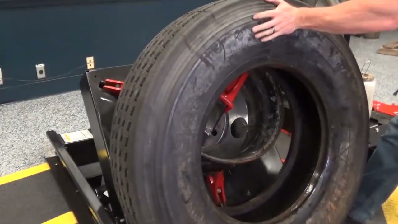Tire Changer HIT 6000 Coats Servicing Tubeless Tires