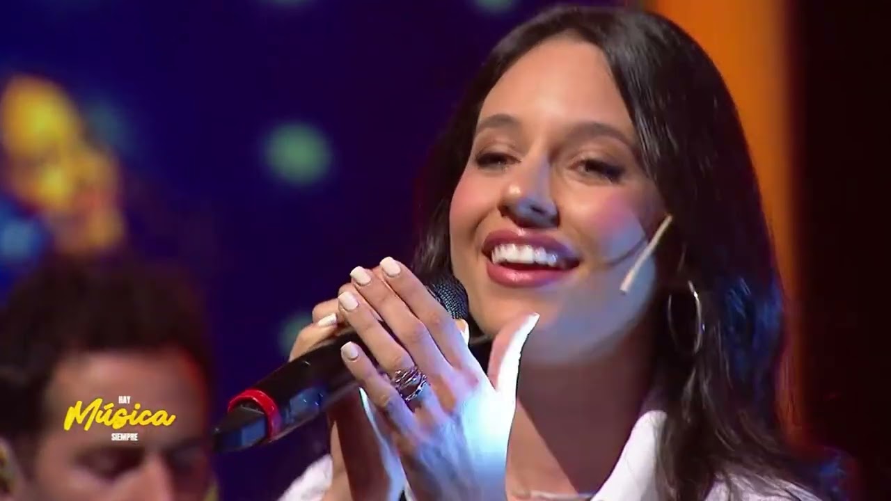 Como la flor en vivo | Anais Castro | Presentado por Maxi Pardo